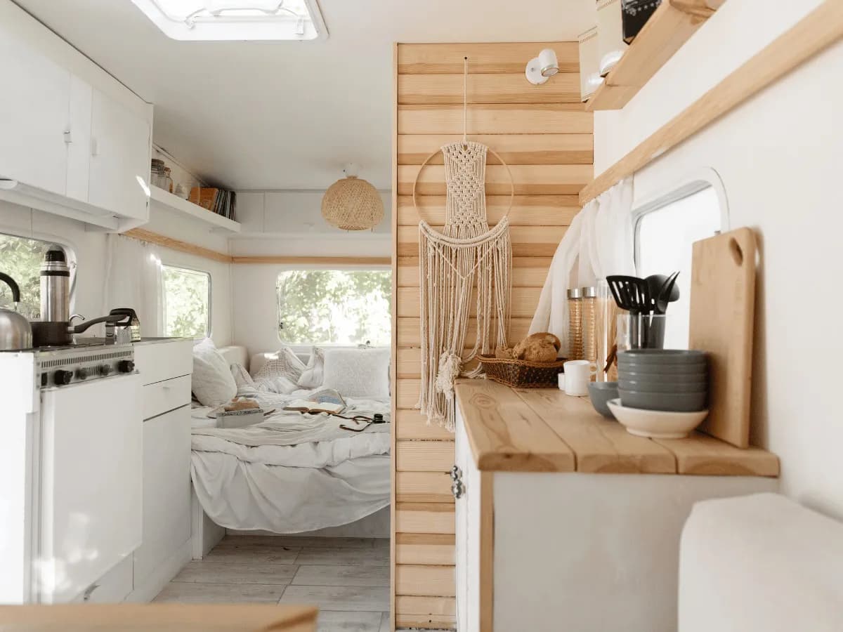 Liste du matériel nécessaire pour équiper la cuisine d'un camping-car