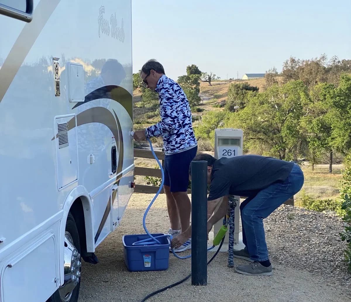Remplir le réservoir d'eau d'un véhicule aménagé
