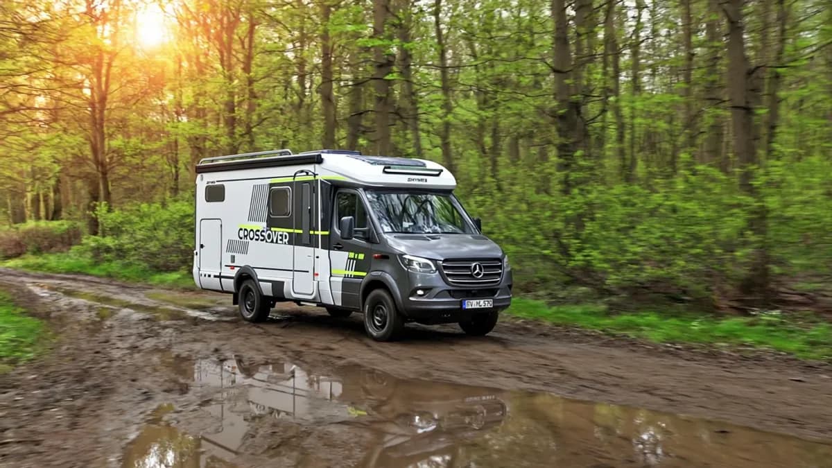 Hymer MLT Crossover 2025 en forêt